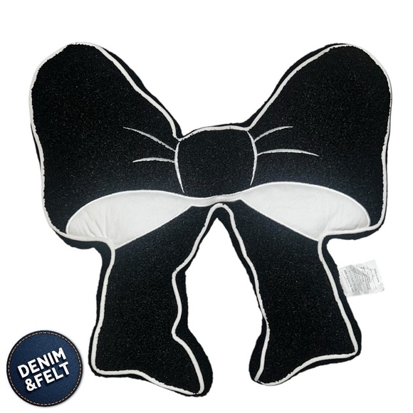 LARGE Bow 3D Throw/Decorative Pillow | Color: Black/White | NEW🎀🎀 - Picture 1 of 5